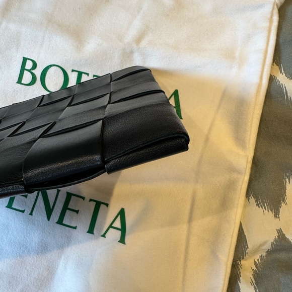 Bottega Veneta Medium Cassette Flat Pouch, Black! - Picture 4 of 13